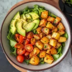 Knusprige Ofenkartoffeln mit Salat (einfaches Bowl Rezept)